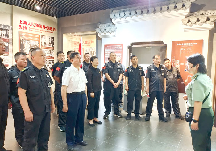 恒威公司开展“重走红色之路-缅怀革命先烈”主题教育1.jpg
